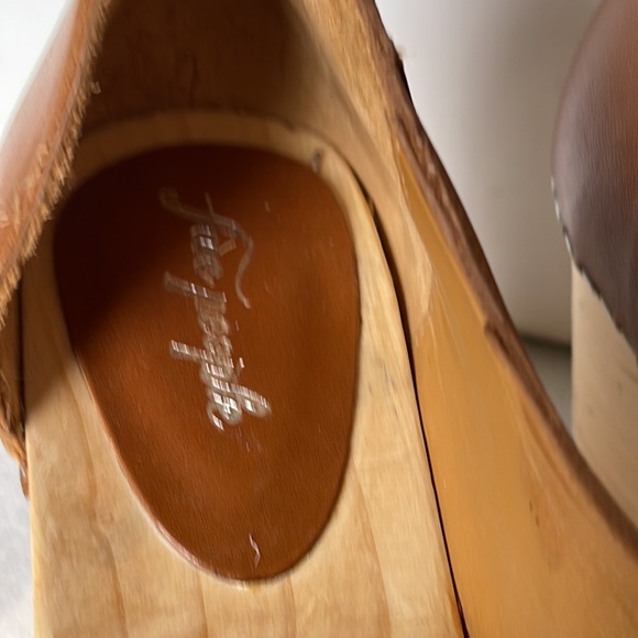 Free People Monroe Luggage Brown Cut Out Side Wood Heels Women’s Clogs Size: 38 - Picture 11 of 15